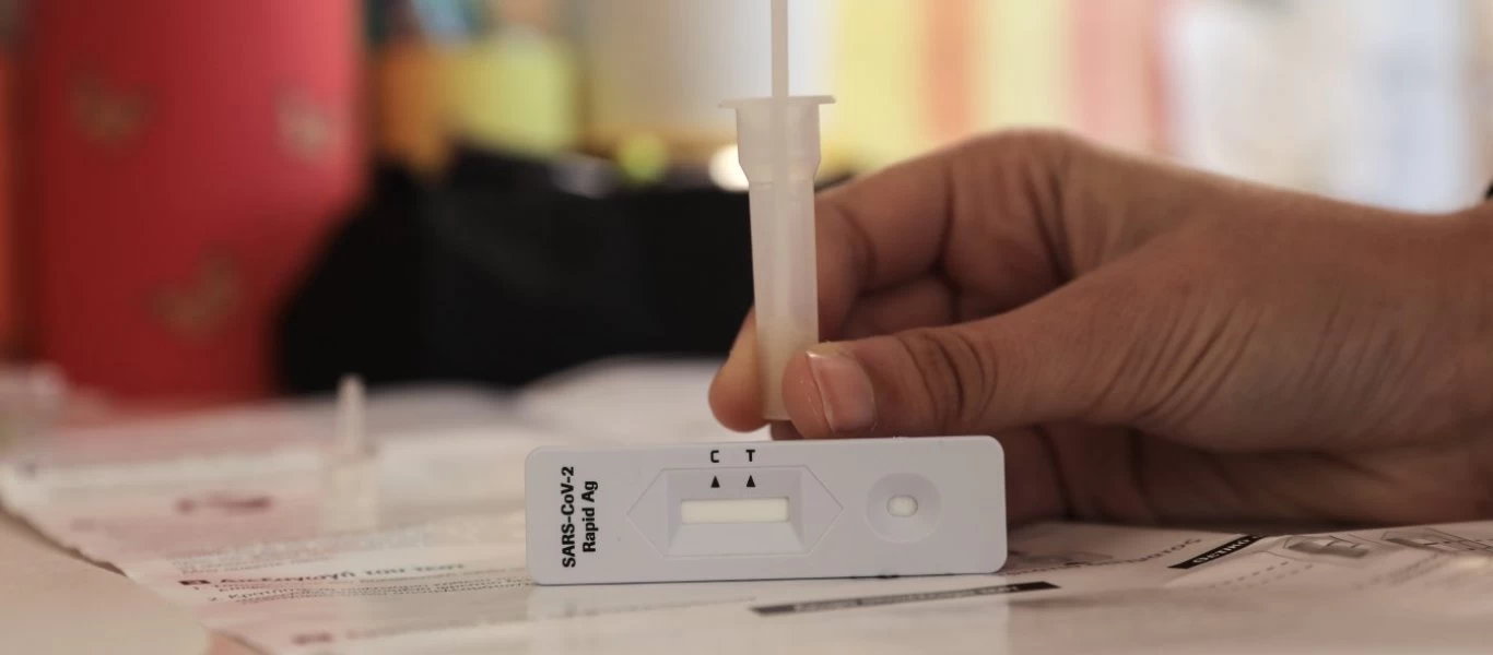 Θέμα με τα self test: Πολλές χιλιάδες βγήκαν ψευδώς θετικά -Ποιοι εργαζόμενοι θα κάνουν υποχρεωτικά 2 φορές την εβδομάδα